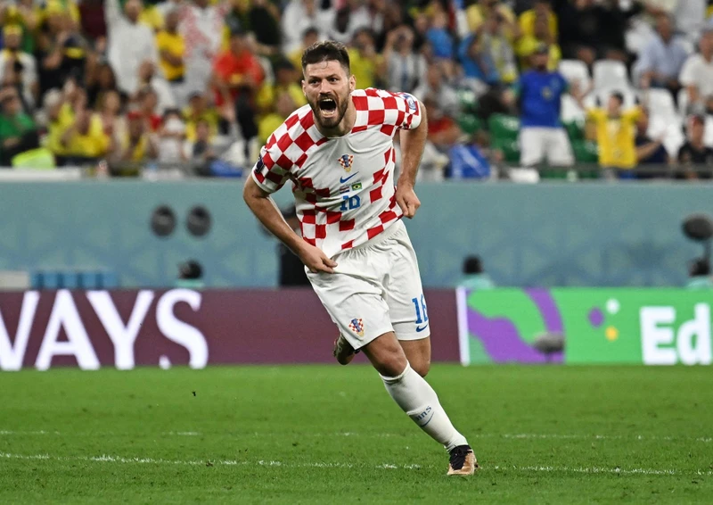 Petkovic mang về bàn gỡ hòa cho Croatia ở phút 117 của trận đấu. (Ảnh: FIFA)