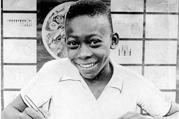 Pelé thời còn đi học. (Ảnh: Getty)