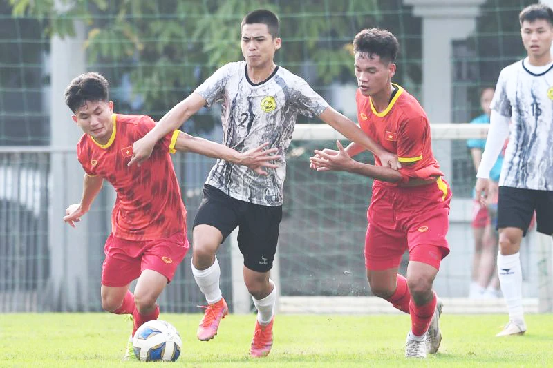 U20 Việt Nam hòa Hòa Bình FC với tỷ số 3-3. (Ảnh: VFF)