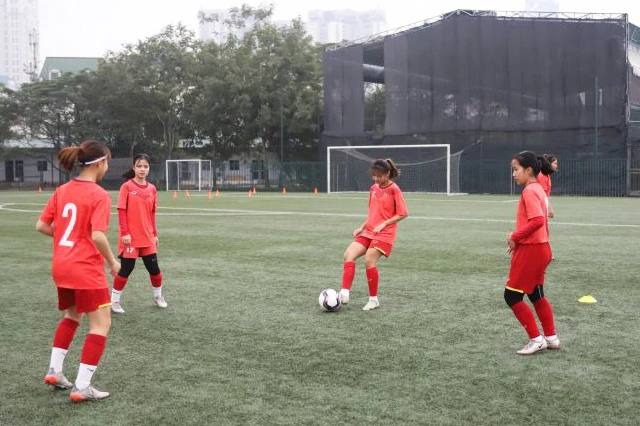 Các nữ tuyển thủ U17 Việt Nam trong buổi tập luyện. (Ảnh: VFF)