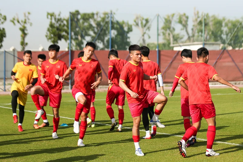 Các tuyển thủ U20 Việt Nam kiên trì tập luyện trước thềm Vòng chung kết U20 châu Á 2023. (Ảnh: VFF)