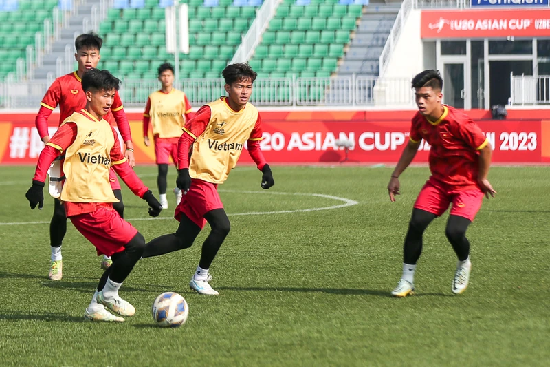 Các tuyển thủ U20 Việt Nam tập luyện buổi cuối trước khi bước vào Vòng chung kết U20 châu Á 2023. (Ảnh: VFF)