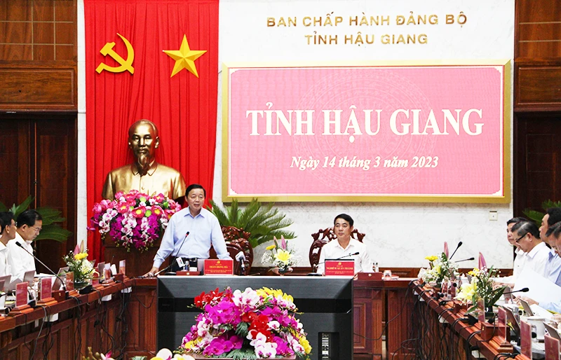 Phó Thủ tướng Chính phủ Trần Hồng Hà phát biểu tại buổi làm việc.
