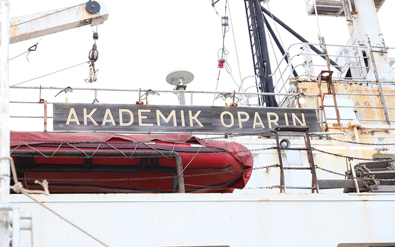 Tàu “Viện sĩ Oparin”.