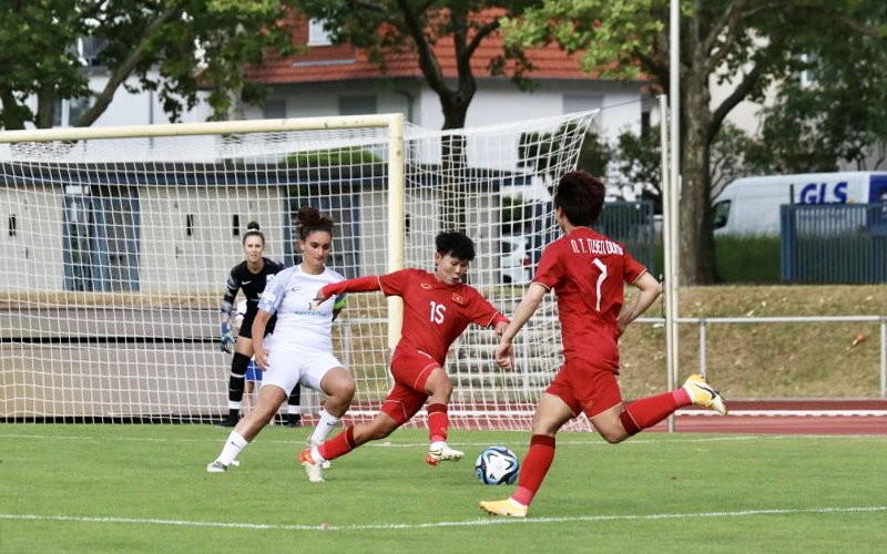 Đội tuyển bóng đá nữ Việt Nam thắng CLB Schott Mainz với tỷ số 2-0. (Ảnh: VFF)