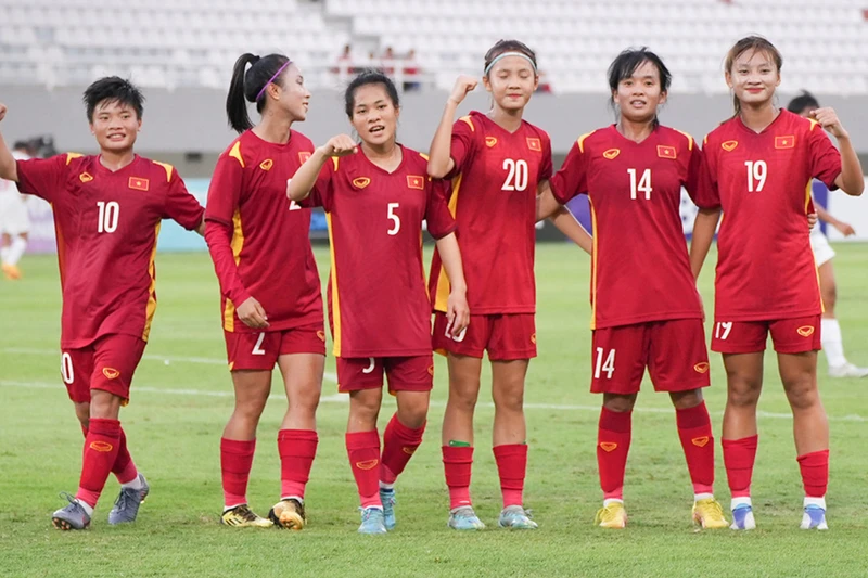 Thầy trò huấn luyện viên Akira Ijiri giành vé vào chung kết U19 nữ Đông Nam Á 2023. (Ảnh: VFF)