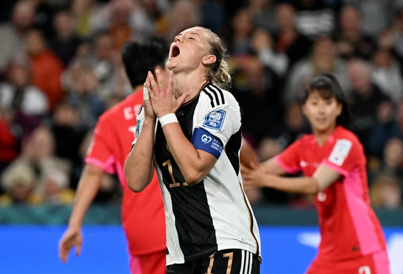 Trận hoà trước Hàn Quốc khiến đội tuyển nữ Đức (hạng 2 thế giới) lần đầu bị loại từ vòng bảng World Cup nữ. (Ảnh: Reuters)