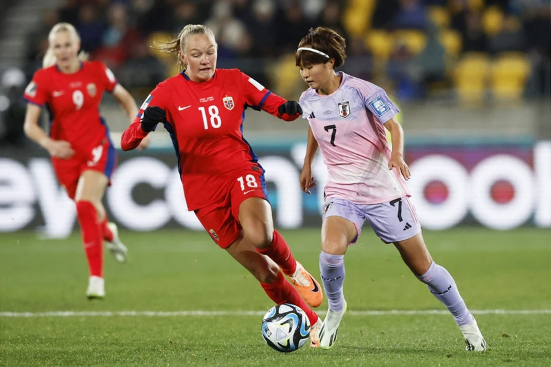 Đội tuyển nữ Nhật Bản thi đấu kiên cường trước tuyển nữ Na Uy. (Ảnh: Reuters)