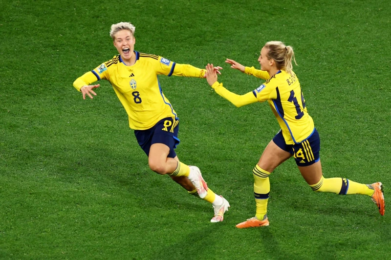Đội tuyển nữ Thụy Điển khiến Mỹ trở thành cựu vô địch World Cup nữ. (Ảnh: Reuters)
