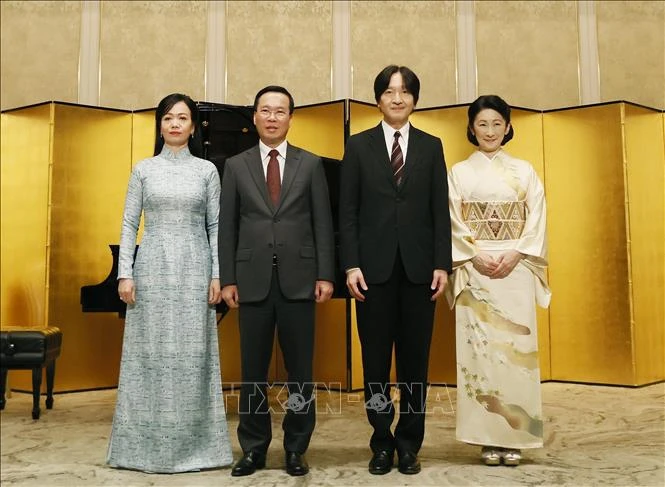Chủ tịch nước Võ Văn Thưởng và Phu nhân cùng Hoàng Thái tử Akishino và Công nương. (Ảnh: TTXVN)