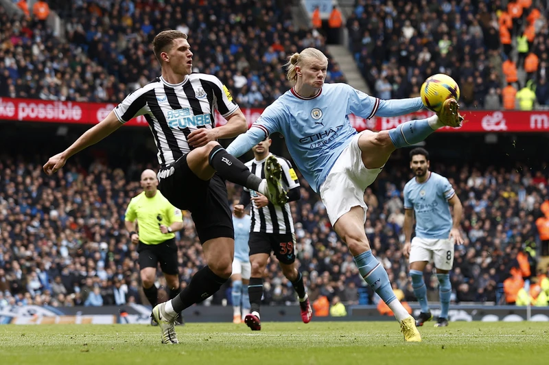 Manchester City và Newcastle đang có phong độ trái ngược. (Ảnh: Reuters)