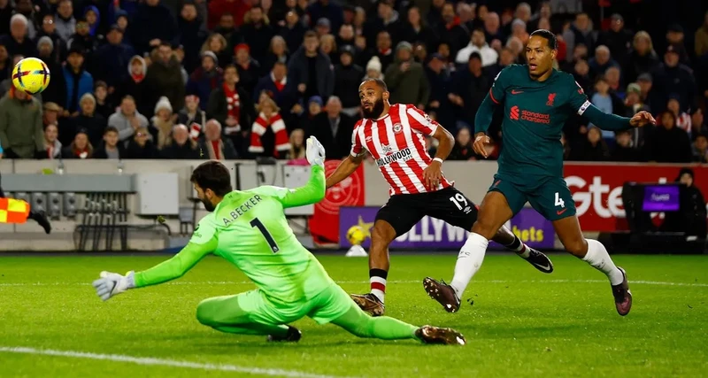 Bryan Mbeumo ấn định tỷ số 3-1 trước Liverpool tại sân vận động Gtech trong khuôn khổ Ngoại hạng Anh mùa giải 2022/2023. (Ảnh: Premier League)