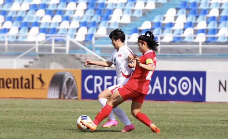 Với sức mạnh áp đảo, các cô gái Triều Tiên dễ dàng chiếm ưu thế. (Ảnh: VFF)