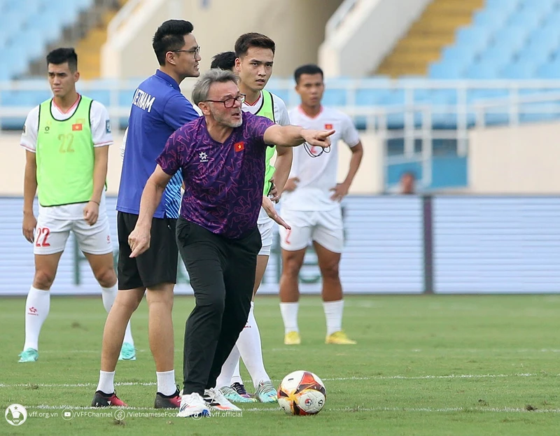 Huấn luyện viên Troussier bị sa thải chỉ sau một năm dẫn dắt đội tuyển Việt Nam. (Ảnh: VFF)