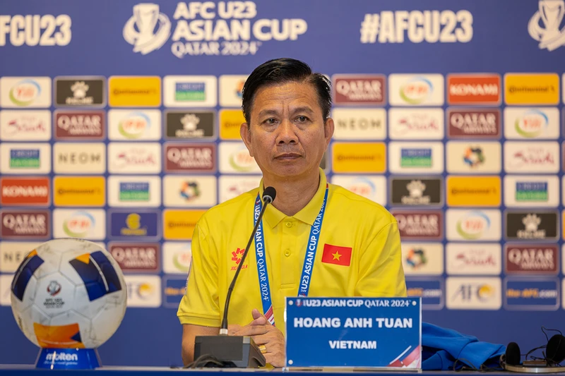 Huấn luyện viên Hoàng Anh Tuấn tại buổi họp báo sau trận đấu gặp U23 Kuwait. (Ảnh: VFF)