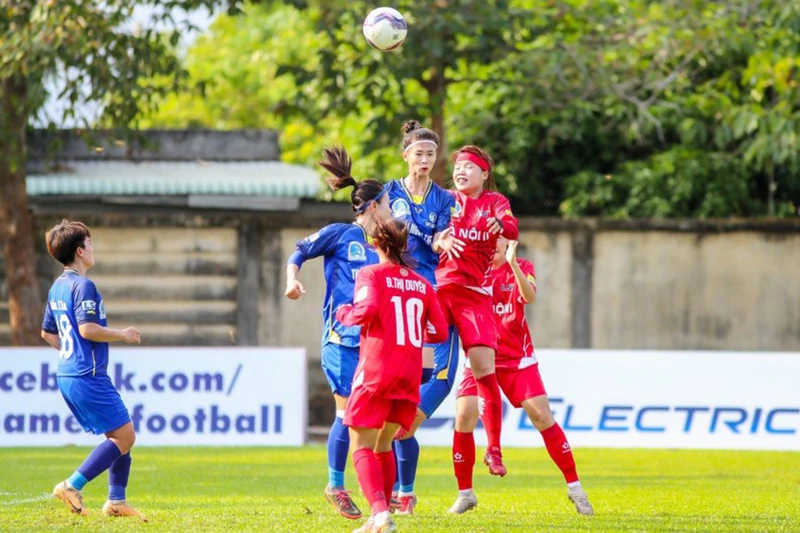 Thái Nguyên T&T (áo xanh) giành chiến thắng đậm 4-0 trước Hà Nội II. (Ảnh: VFF)
