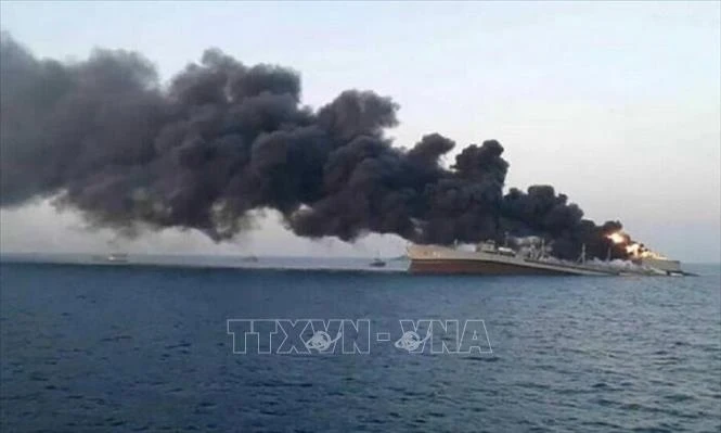 Một con tàu bị tấn công trên Biển Đỏ. (Ảnh tư liệu: IRNA/TTXVN)
