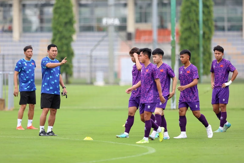 Các cầu thủ U19 Việt Nam tập luyện cho giải đấu mới. (Ảnh: VFF)