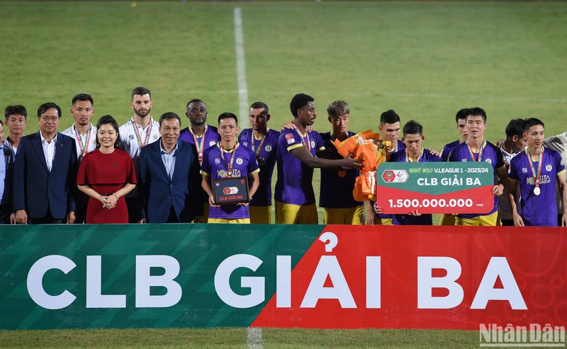 Câu lạc bộ Hà Nội giành hạng Ba V-League 2023/2024. (Ảnh: TRẦN HẢI)