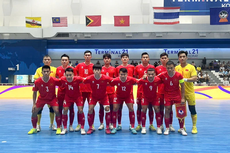 Các tuyển thủ futsal Việt Nam trong trận đấu với đội tuyển futsal Timor-Leste. (Ảnh: VFF)