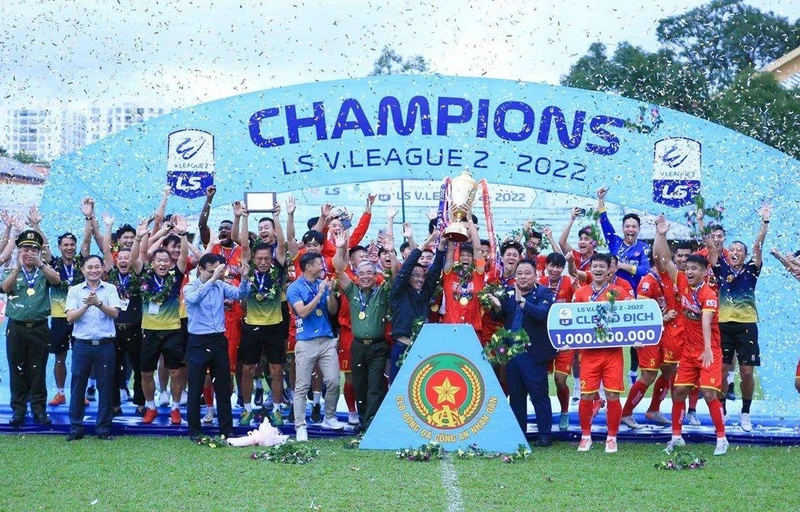 Giải hạng Nhất kết thúc chứng kiến đội bóng Công an Nhân dân nâng cao chiếc cúp vô địch, đồng thời giành tấm vé thăng hạng lên chơi tại V-League.