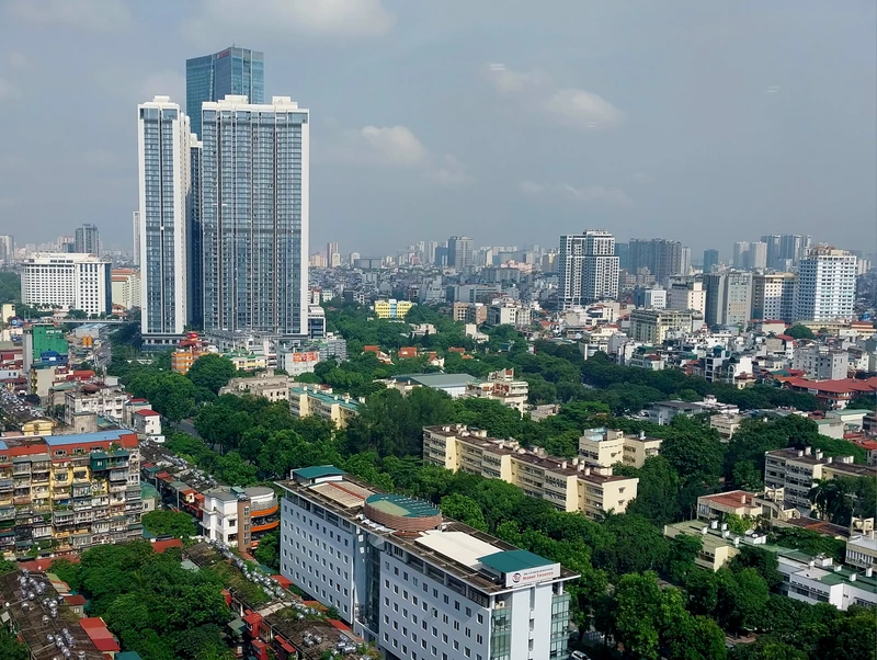 Với tính chất dễ biến động, thị trường bất động sản cũng tiềm ẩn nhiều rủi ro. Ảnh: TRUNG HIẾU