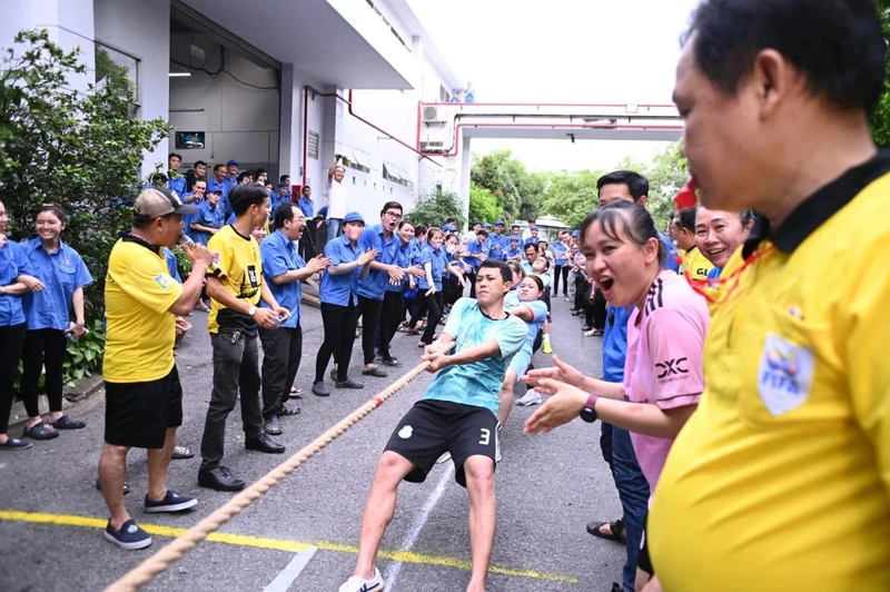 Các hoạt động vui chơi, văn nghệ, cải thiện đời sống tinh thần người lao động cần được chú trọng hơn nữa. Ảnh: Trung Minh