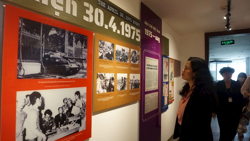 Khu vực trưng bày "Ngày 30/4/1975 và 1/5/1975" tại Bảo tàng Báo chí là nơi tôn vinh những đóng góp vô giá của đội ngũ nhà báo cách mạng, vào thời điểm chiến dịch Hồ Chí Minh toàn thắng.