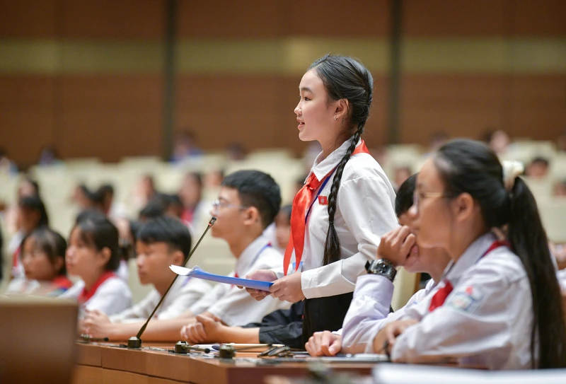 Tổ chức phiên họp giả định "Quốc hội trẻ em" là một hoạt động quan trọng nhằm thúc đẩy quyền tham gia của trẻ em - thế hệ tương lai của đất nước vào các hoạt động chính trị, xã hội, góp phần bảo đảm quyền và lợi ích của trẻ em theo chủ trương của Đảng, chính sách, pháp luật của Nhà nước về trẻ em. Nguồn: Trung ương Đoàn TNCS Hồ Chí Minh