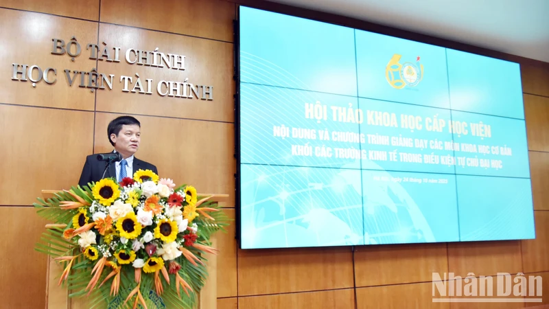 PGS, TS. Nguyễn Mạnh Thiều – Phó Giám đốc Học viện Tài chính phát biểu đề dẫn khai mạc.