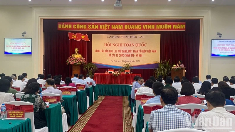 Toàn cảnh hội nghị.