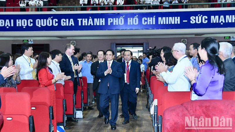 Thủ tướng Phạm Minh Chính đến dự Lễ khai khóa năm 2023 của Đại học Quốc gia Thành phố Hồ Chí Minh.