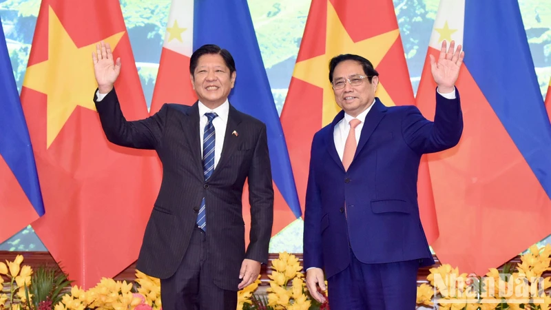 Thủ tướng Phạm Minh Chính và Tổng thống Ferdinand Marcos Jr. trước khi vào hội kiến. (Ảnh: TRẦN HẢI)