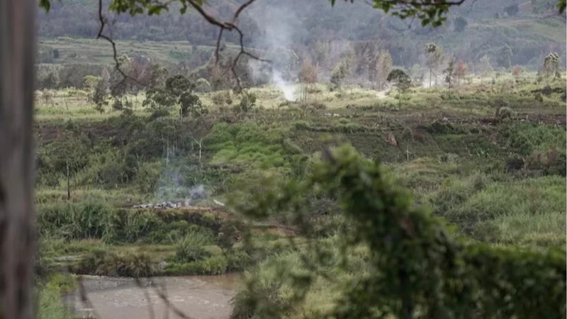 Các ngôi làng ở Enga của Papua New Guinea đã bị thiêu rụi trong bối cảnh xung đột giữa các bộ lạc ngày càng gia tăng. (Nguồn: ABC News)