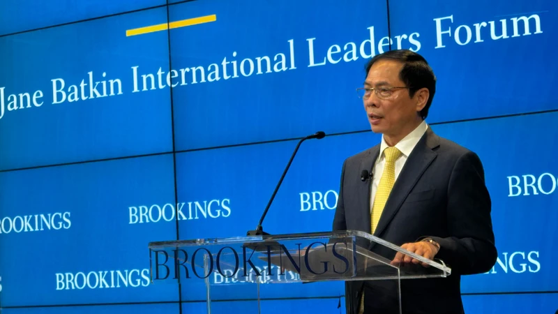 Bộ trưởng Ngoại giao Bùi Thanh Sơn phát biểu tại Viện Brookings.