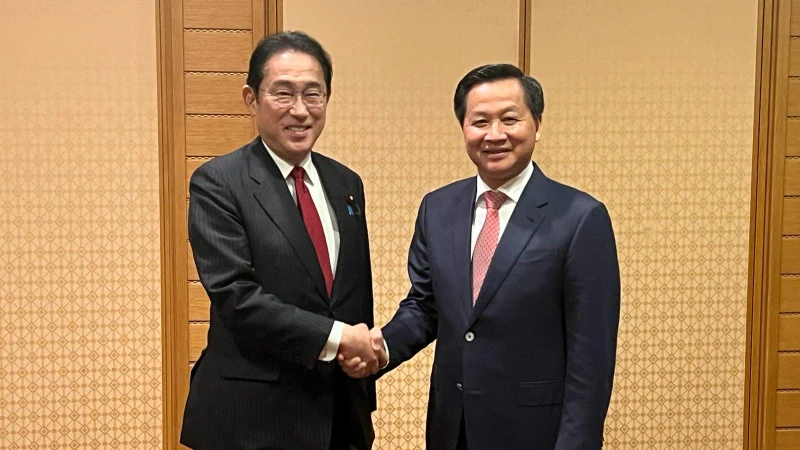 Phó Thủ tướng Chính phủ Lê Minh Khái gặp Thủ tướng Nhật Bản Kishida Fumio. 