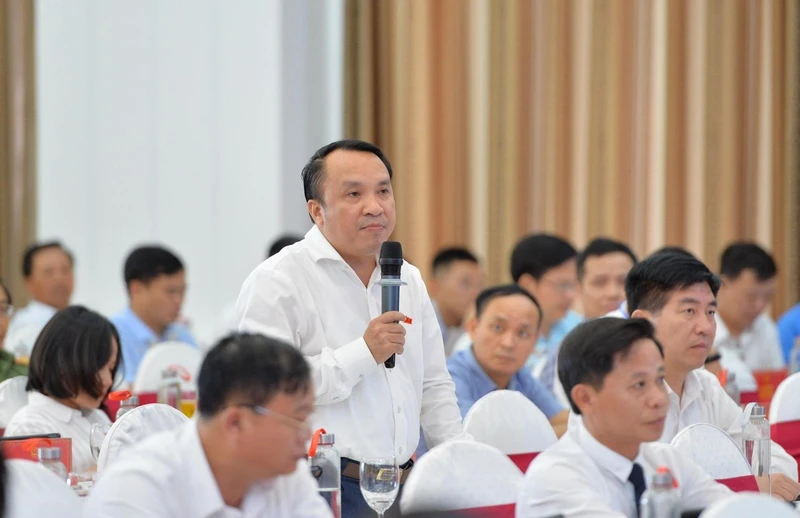 Giám đốc Sở Y tế tỉnh Nghệ An Dương Đình Chỉnh giải trình vì sao bác sĩ và nhân viên y tế Nghệ An xin nghỉ việc.