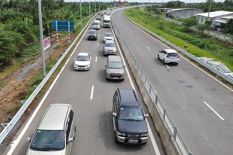 Cao tốc Trung Lương-Mỹ Thuận không được đầu tư làn dừng khẩn cấp.