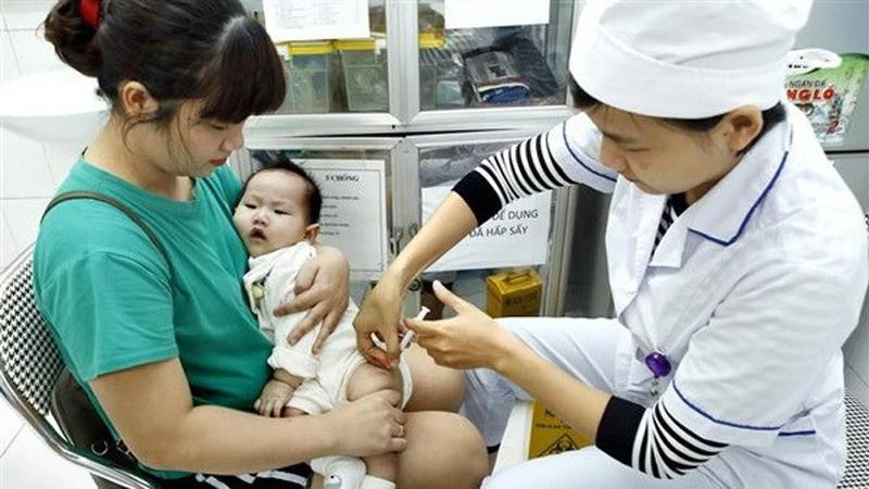 Hà Nội tiêm bổ sung vaccine sởi-rubella cho trẻ dưới 5 tuổi. (Ảnh: Dương Ngọc/TTXVN)