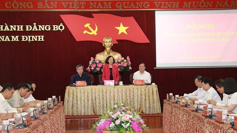 Đồng chí Trương Thị Mai phát biểu ý kiến tại buổi làm việc.