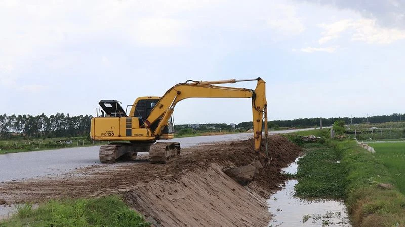 Dự án Đầu tư xây dựng đường tỉnh 285B mới đoạn nối quốc lộ 17 với quốc lộ 38, địa phận huyện Lương Tài (Bắc Ninh) đang gặp khó khăn do giải phóng mặt bằng nên chậm tiến độ.