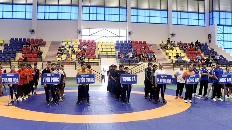 Đoàn thể thao của các tỉnh tham dự Giải vô địch trẻ vật cổ điển, vật tự do toàn quốc năm 2022.