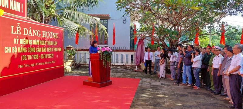  Phó Bí thư Thường trực Tỉnh ủy, Chủ tịch Hội đồng nhân dân tỉnh Phú Yên Cao Thị Hòa An đọc diễn văn tại lễ kỷ niệm.