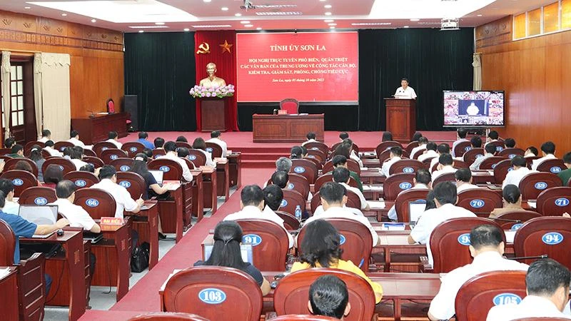 Hội nghị trực tuyến phổ biến, quán triệt các văn bản của Trung ương tại Sơn La.