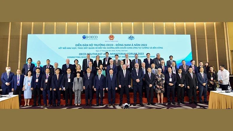 Các đại biểu tham dự Diễn đàn Bộ trưởng OECD-Đông Nam Á năm 2022 với chủ đề “Kết nối khu vực: Thúc đẩy quan hệ đối tác hướng đến chuỗi cung ứng tự cường và bền vững”. 