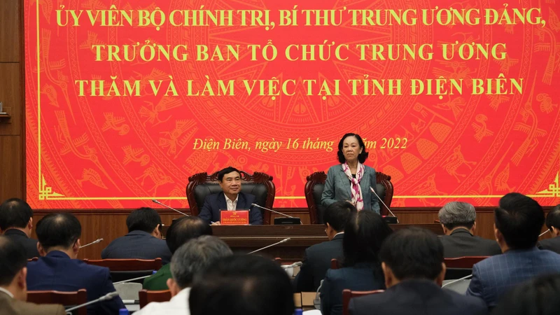 Đồng chí Trương Thị Mai, Ủy viên Bộ Chính trị, Bí thư Trung ương Đảng, Trưởng Ban Tổ chức Trung ương, phát biểu tại buổi làm việc với tỉnh Điện Biên.