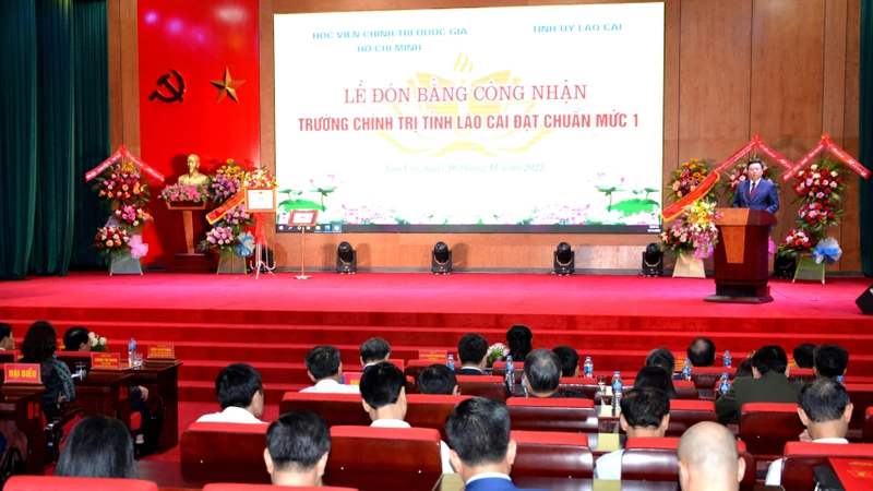 Lễ đón nhận Bằng công nhận đạt chuẩn mức độ 1 tại Trường Chính trị tỉnh Lào Cai.