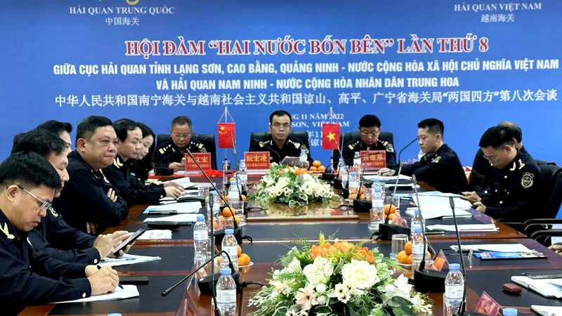 Các đại biểu dự hội đàm tại Cục hải quan tỉnh Lạng Sơn.