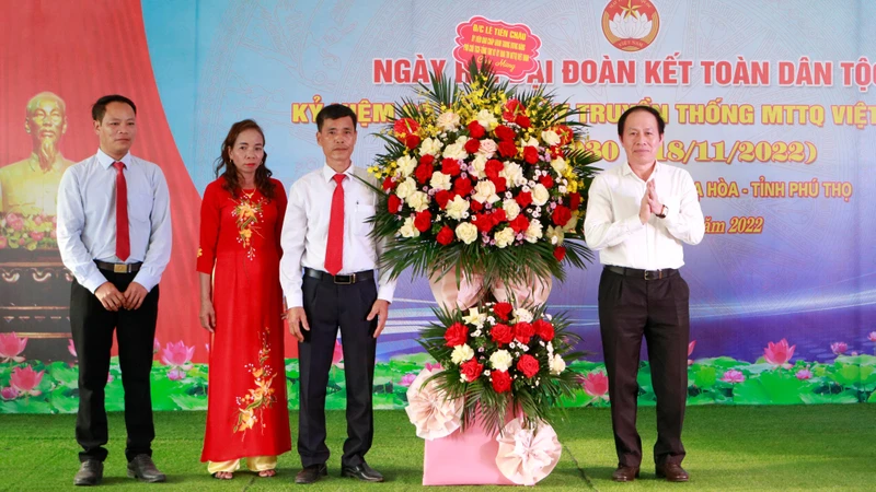 Đồng chí Lê Tiến Châu dự Ngày hội Đại đoàn kết dân tộc.