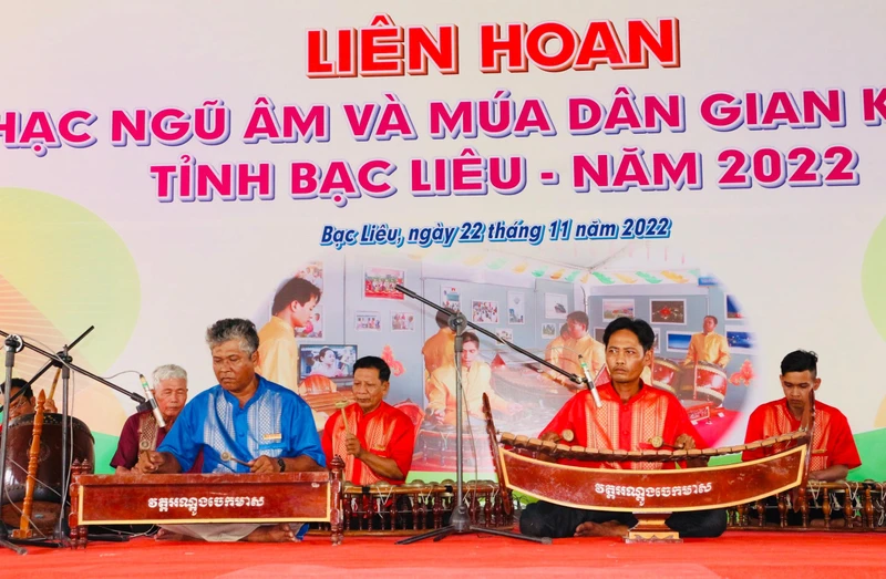 Một tiết mục biểu diễn nhạc Ngũ âm của đồng bào Khmer ở Bạc Liêu.